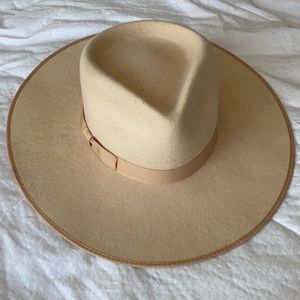 Lack of color ivory rancher medium